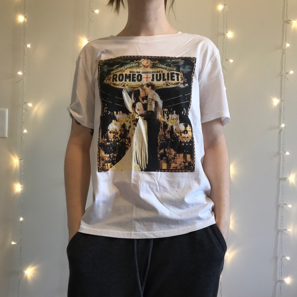 Romeo & Juliet Printed Graphic Tee